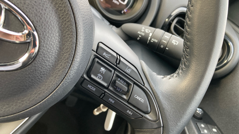 Toyota Yaris 1.5 Hybrid Design 5dr CVT Hybrid Hatchback